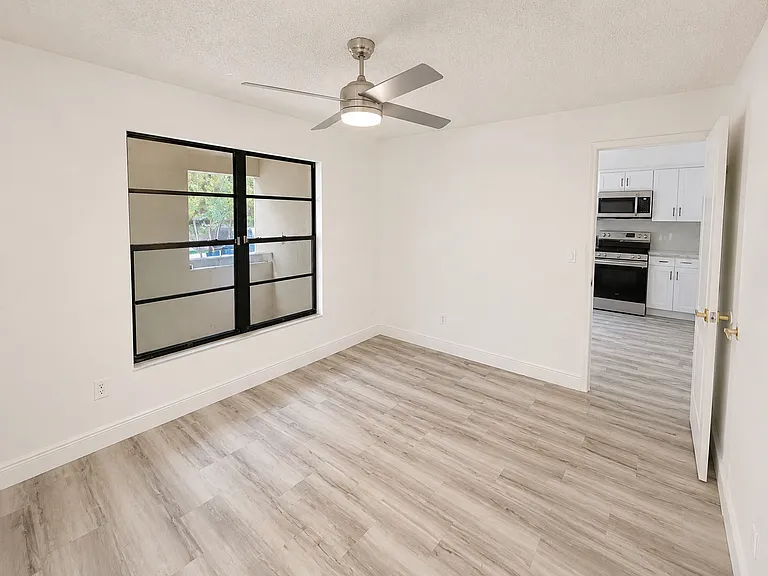 Puritan Cir — Photo 9