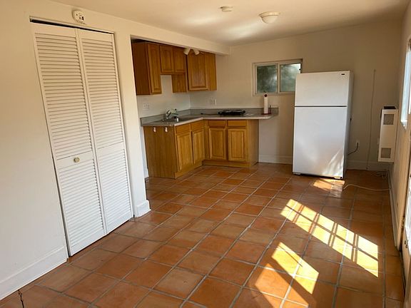 2nd image of 232-234 Comstock Dr #1