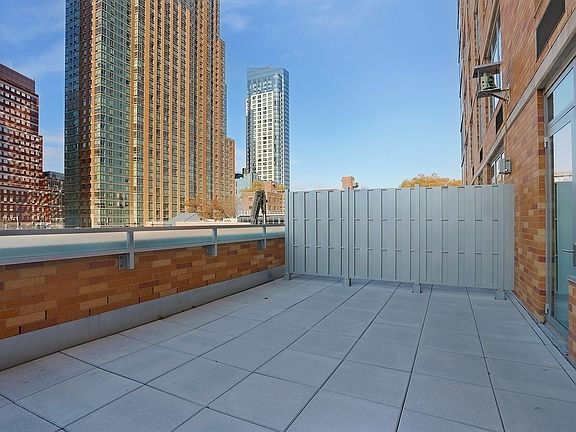3rd image of 81 Fleet Pl APT 3B