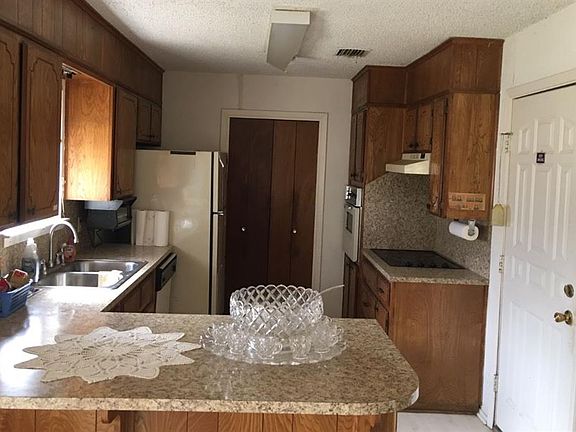 4th image of 110 W Billington Dr