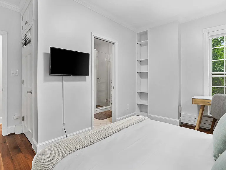1021 30th St NW — Photo 13