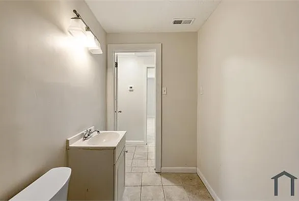 5745 Holland St — Photo 10