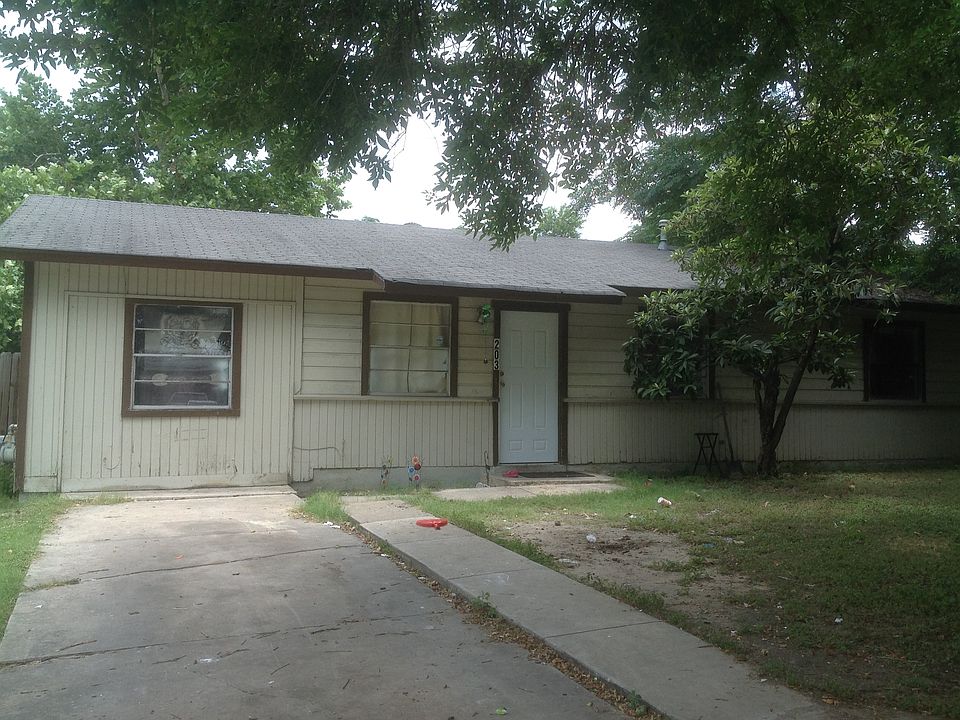 2nd image of 203 Miami Dr