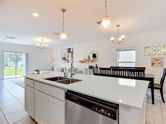 5th image of 526 Hatteras Rd