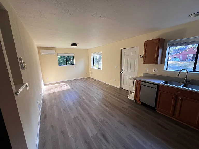 14606 Arrowood Ln SE — Photo 5