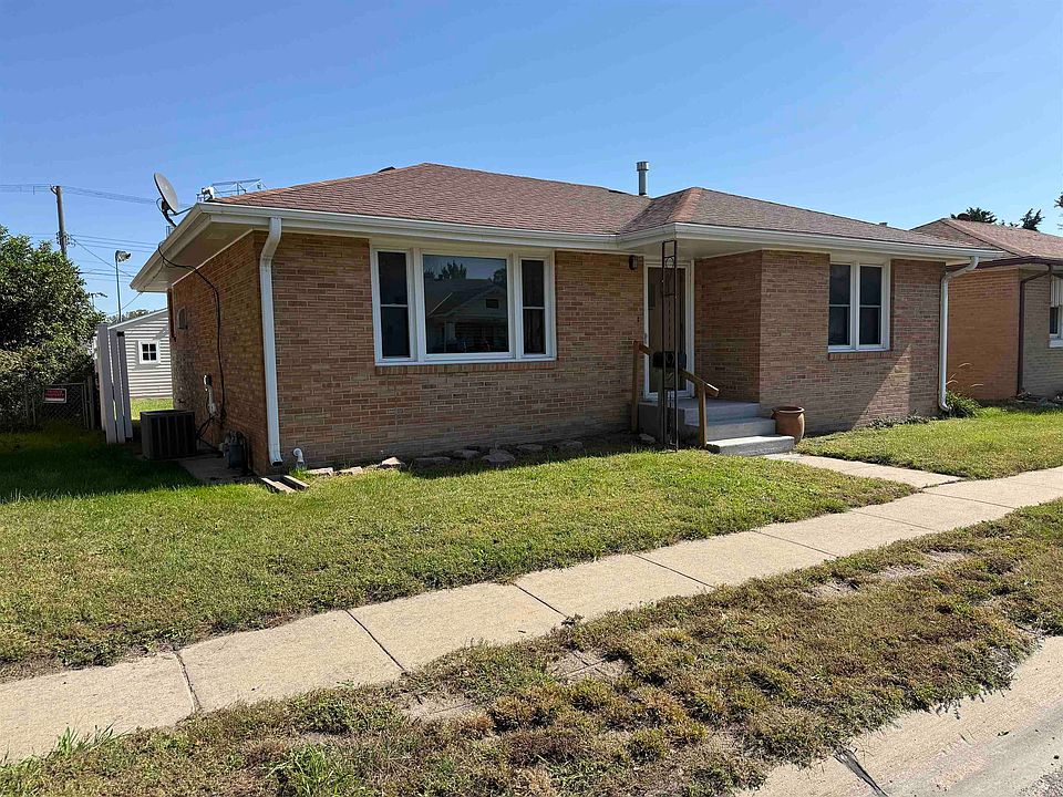 1st image of 703 S 1st St
