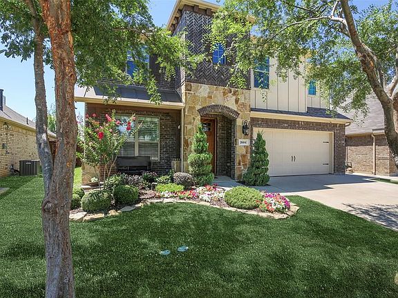 4th image of 2604 Frances Ln