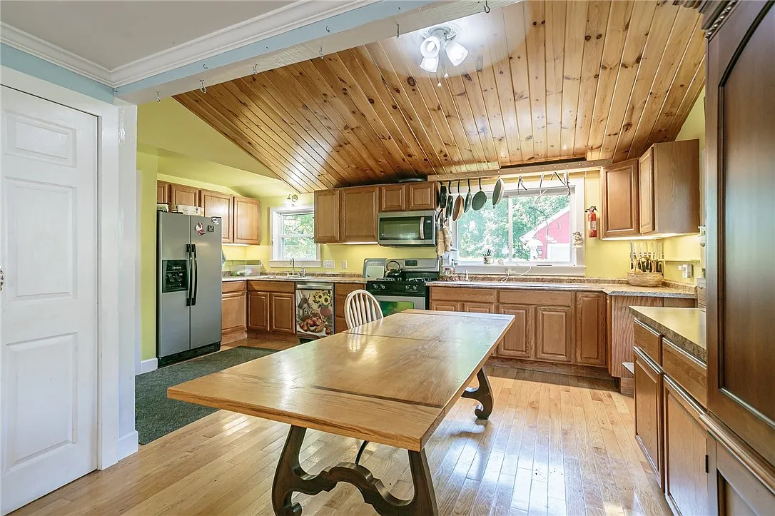 5 bed, 2.5 bath, 2656 sqft, $2,800 — Photo 4
