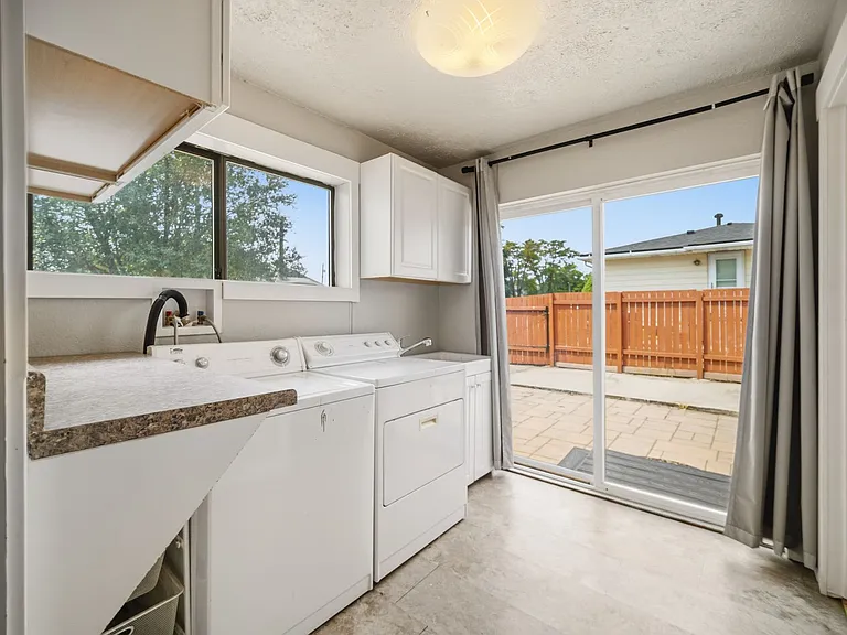 5703 N Regal St — Photo 9