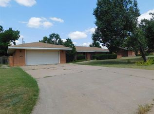 1926 Indian Dr, Enid, OK 73703