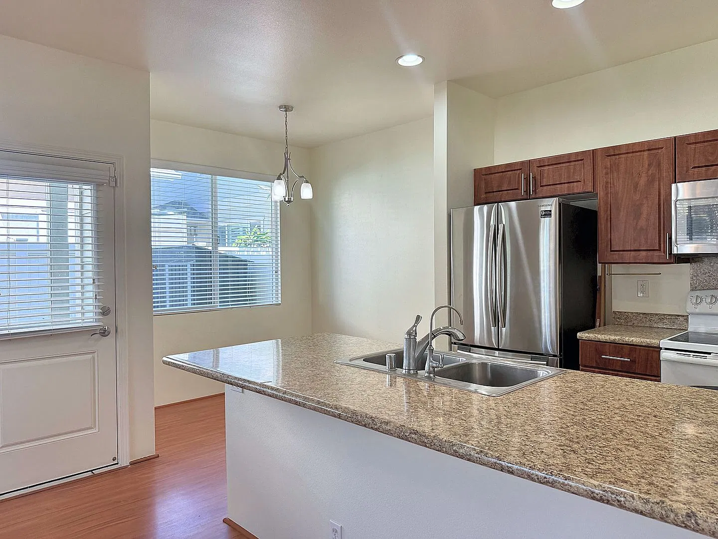 Ewa Beach 3BR/2.5BA Home w/ 2-Car Garage, Central A/C & Washer/Dryer — Photo 4