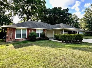 1225 Woodhue Dr, Baton Rouge, LA 70810