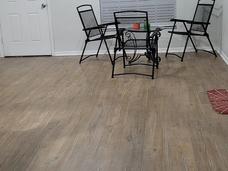 604 Brooke Ct — Photo 6