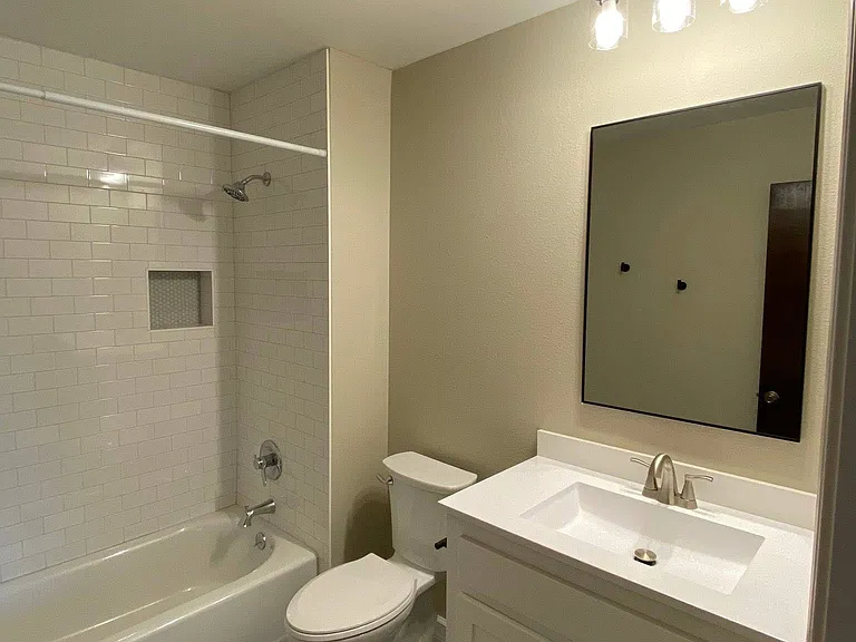 4201 Southport Dr — Photo 7