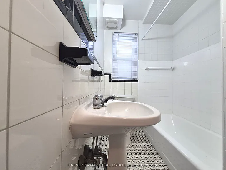 2905 Saint Clair Ave E #12 — Photo 12
