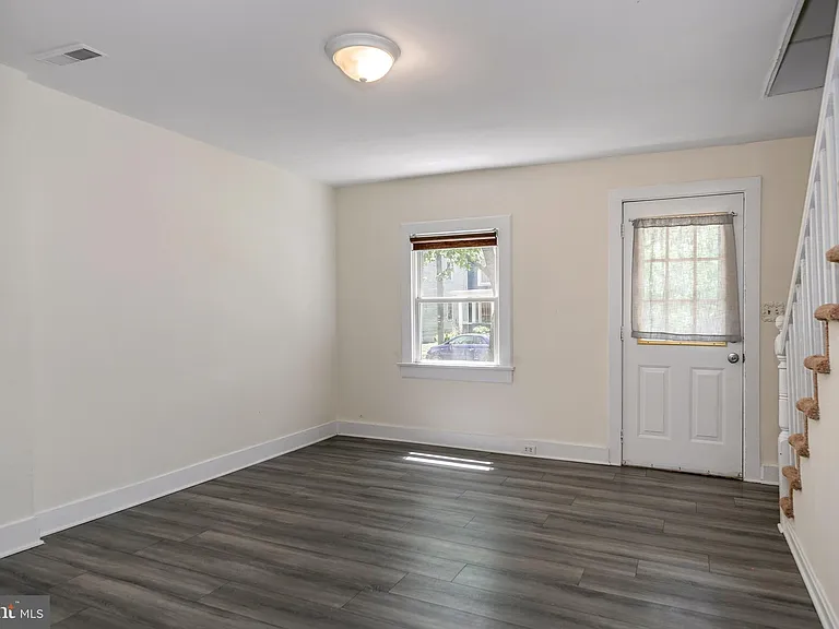 319 Wolfe St #1/2 — Photo 3
