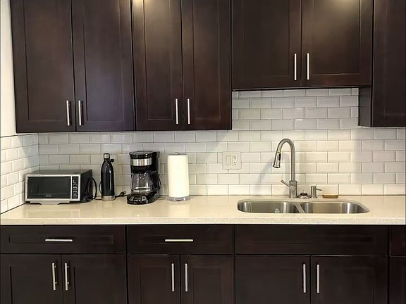 4th image of 3928 Eagle St #1