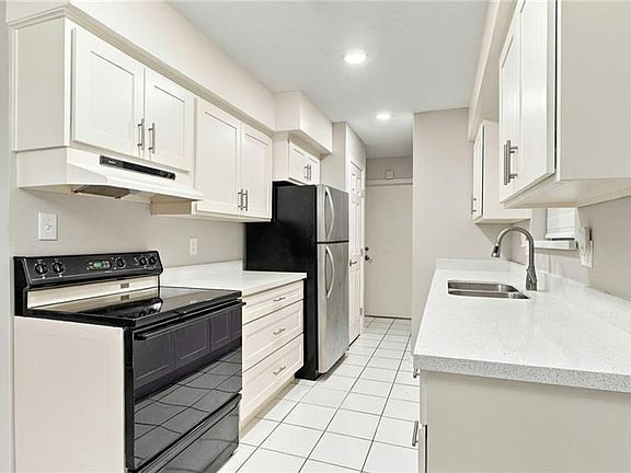 4th image of 125 Tamarack Ave