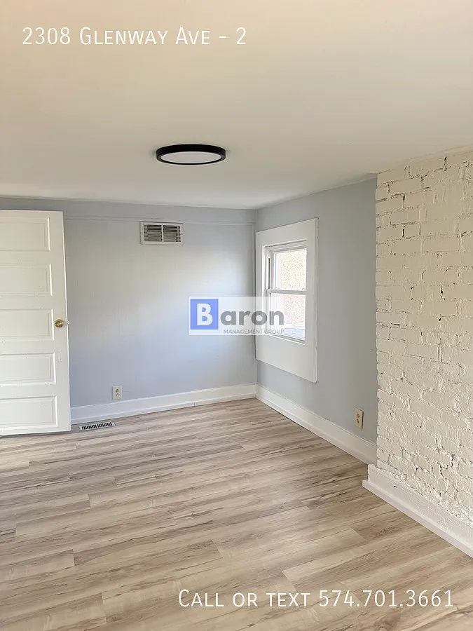 Building Photo - 2308 Glenway Ave #2