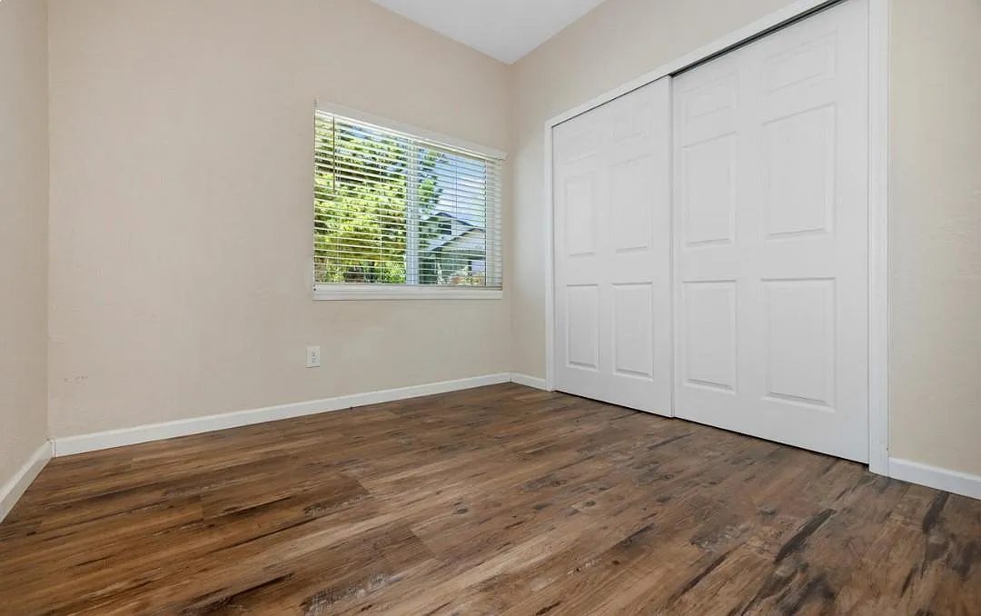 704 Hermosa Dr — Photo 4
