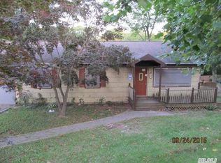 7 Brunswick Rd, Ronkonkoma, NY 11779