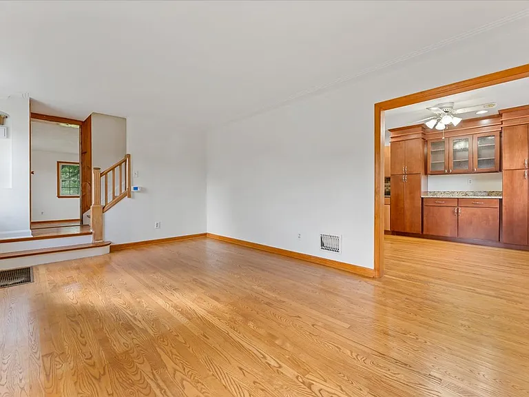 1103 Mount Allen Rd — Photo 4