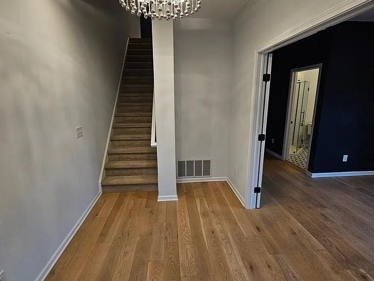 31 Ashbourne Dr — Photo 2