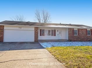 711 E Sycamore St, Watseka, IL 60970