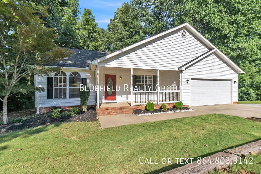 Spacious 3-Bedroom, 2-Bath Retreat with Deck & Backyard Shed $2,000/mo rent — Photo 2