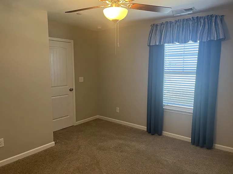 1055 Amber Hills Dr — Photo 11