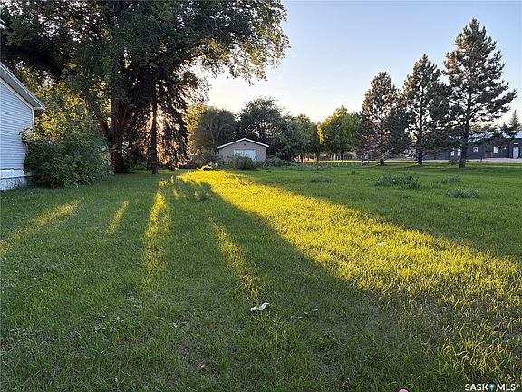 4th image of 607 H Avenue S