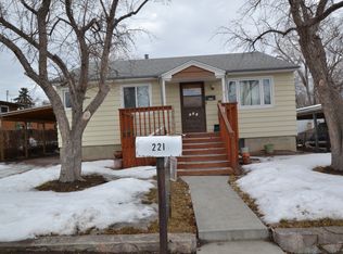 221 4th Ave, Newcastle, WY 82701