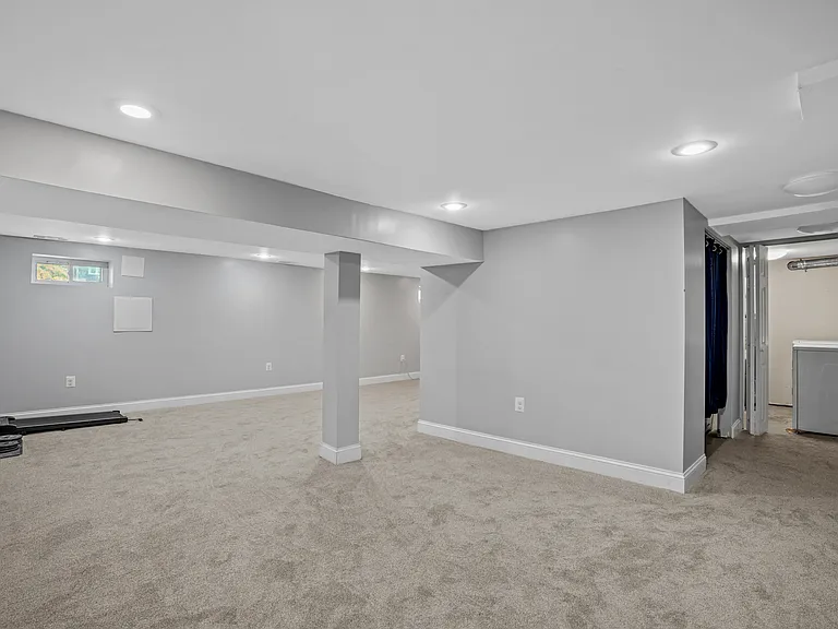 310 Maryland Ave — Photo 37