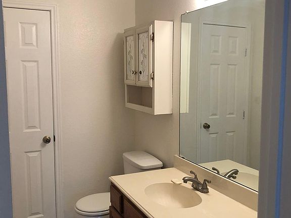 5th image of 212 Woodhill Dr