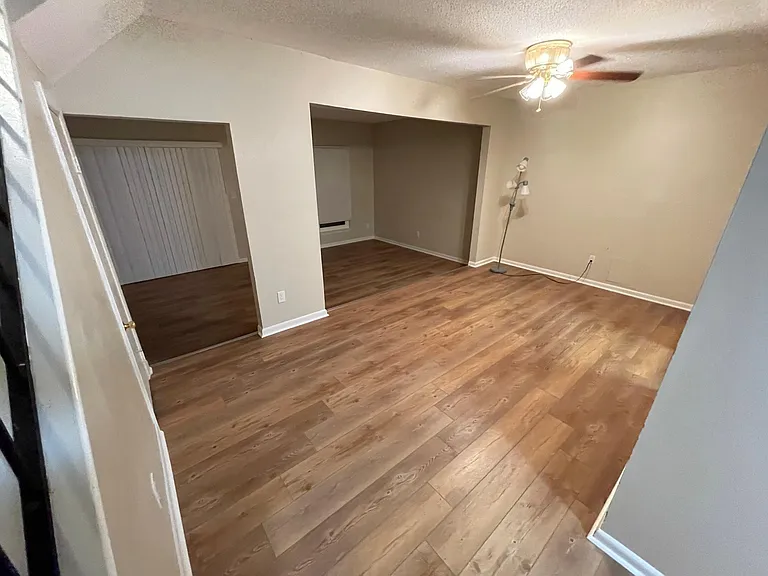 248 N Palmyra Dr — Photo 2