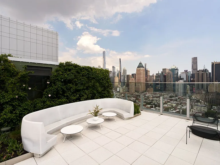 550 W 45th St #1206 — Photo 11