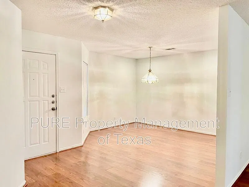3 bed, 2.0 bath, 1908 sqft, $2,050 — Photo 3
