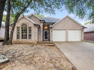1616 Arbor Ridge Dr, Fort Worth, TX 76112
