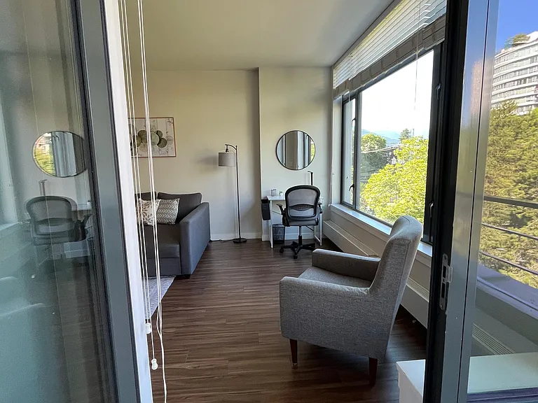 215 W 1st St #411 — Photo 9