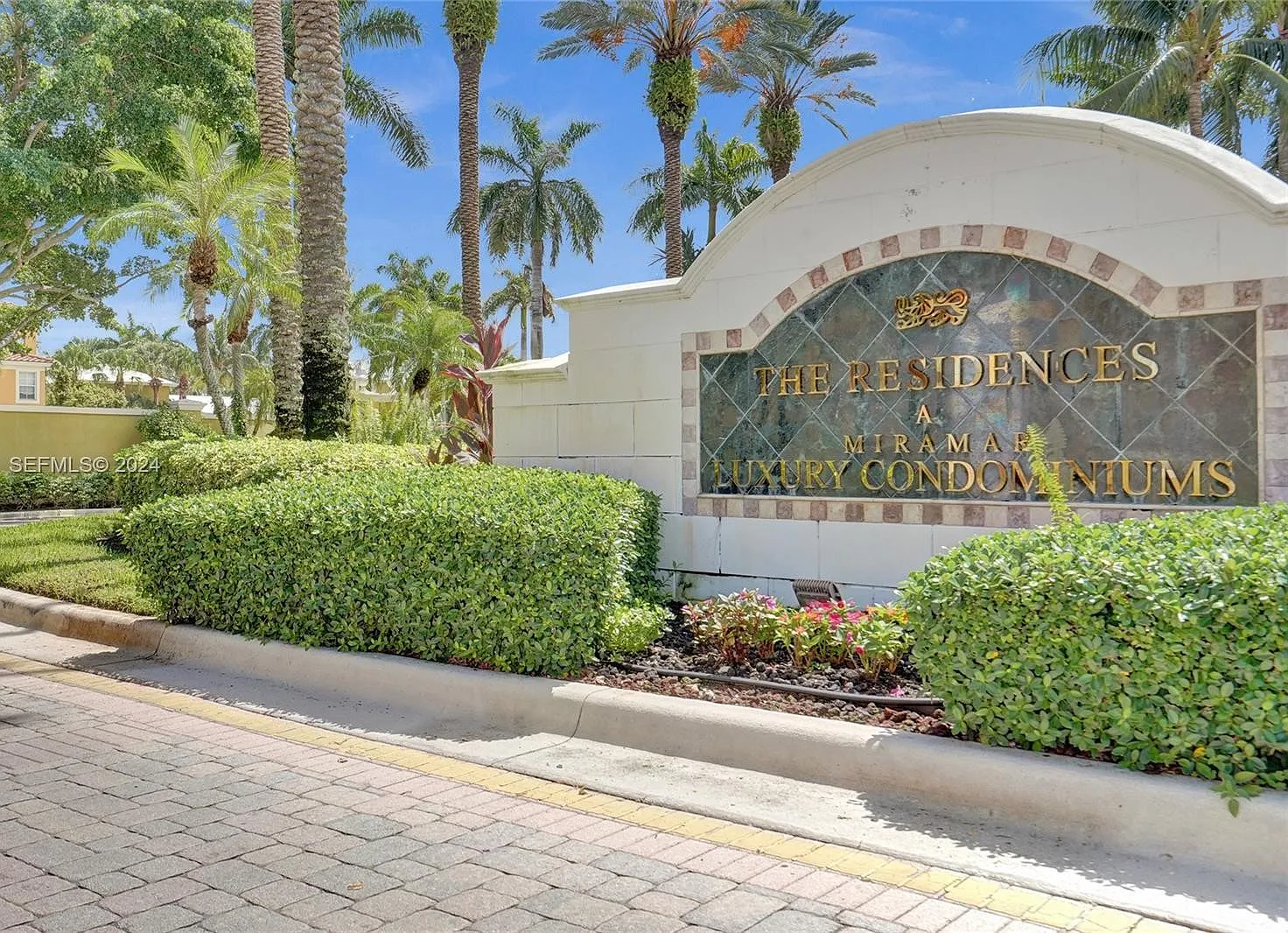 2 bed, 977 sqft, $2,250 — Photo 2