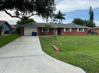 27617 Suffridge Dr, Bonita Springs, FL 34135