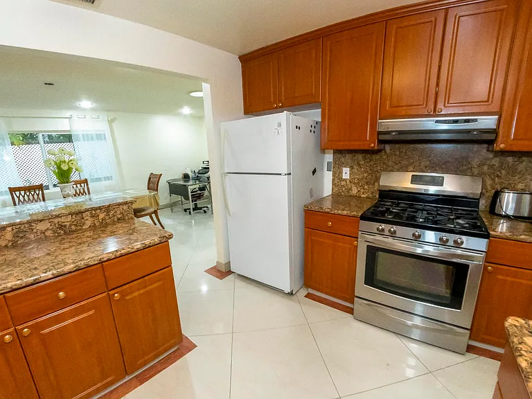 112 Santa Ana Ave — Photo 2