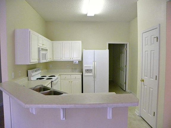 4th image of 721 Marsh Harbor Dr