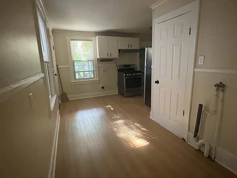 294 Saratoga St — Photo 2