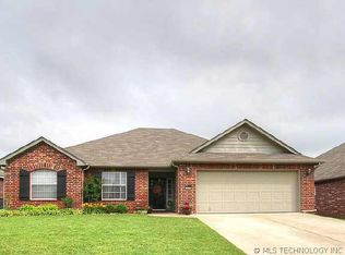 19905 E 49th Pl, Broken Arrow, OK 74014