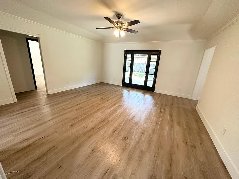 400 Wallace Dr — Photo 4