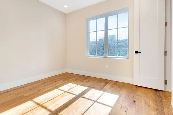 Rented by EXR | media 9