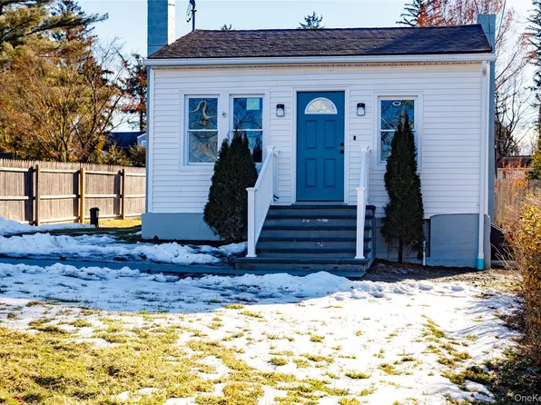 79 Clubhouse Dr, Carmel, NY 10512