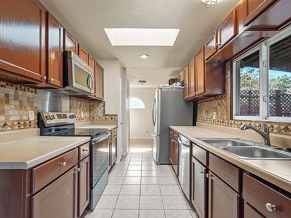 4th image of 3117 Nutmeg Ln