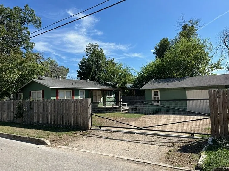 893 Pine St — Photo 24